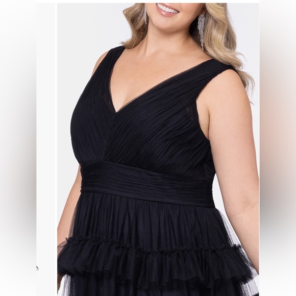 Plus size Betsy and Adam Tiered Mesh Gown (WORN ONCE!!! PERFECT CONDITION) - Picture 5 of 7